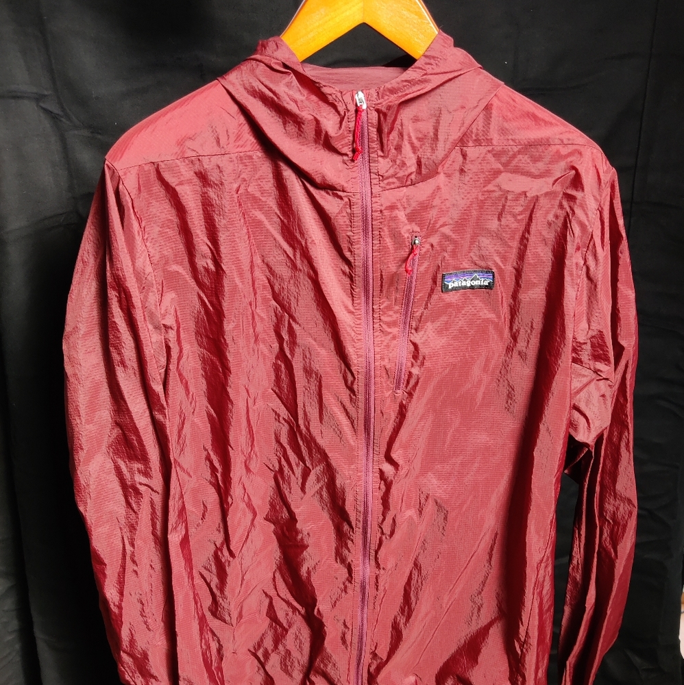 Patagonia Houdini Jacket size XL Mens Red color